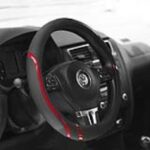 CUBREVOLANTE CUERO SINT. NEGRO C/BORDES ROJOS 38CM - Imagen 3